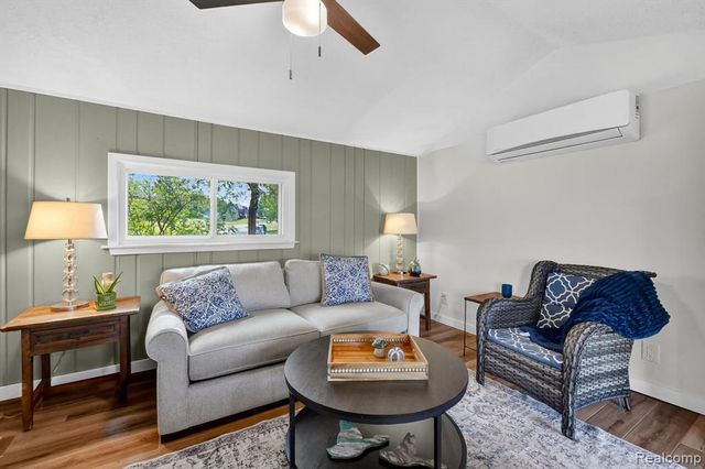 1717 Triangle Lake Road, Howell, MI 48843
