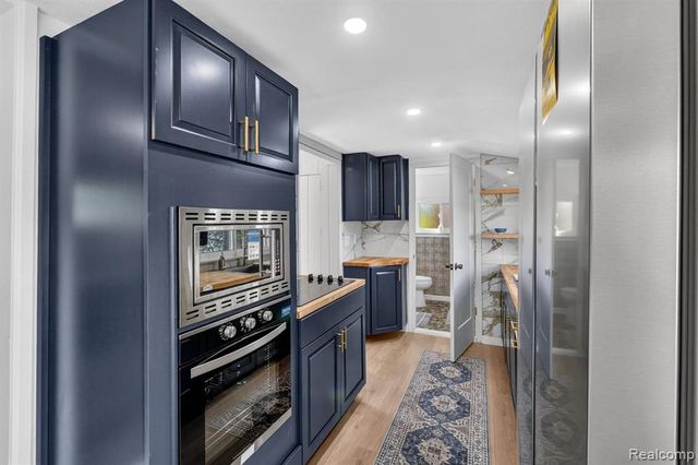 1717 Triangle Lake Road, Howell, MI 48843