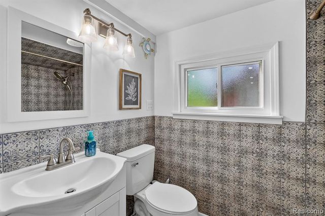 1717 Triangle Lake Road, Howell, MI 48843