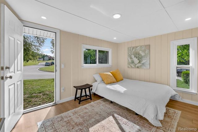 1717 Triangle Lake Road, Howell, MI 48843