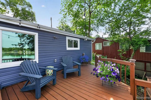 1717 Triangle Lake Road, Howell, MI 48843