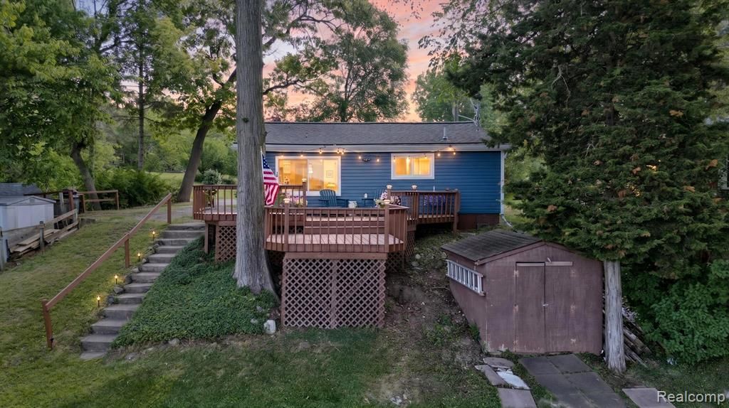 1717 Triangle Lake Road, Howell, MI 48843