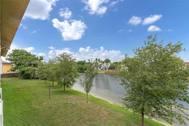 15470 SW 82nd Ln 327, Miami, FL 33193