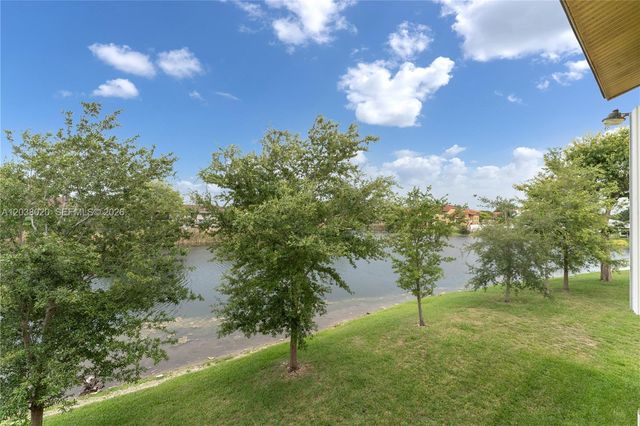 15470 SW 82nd Ln 327, Miami, FL 33193