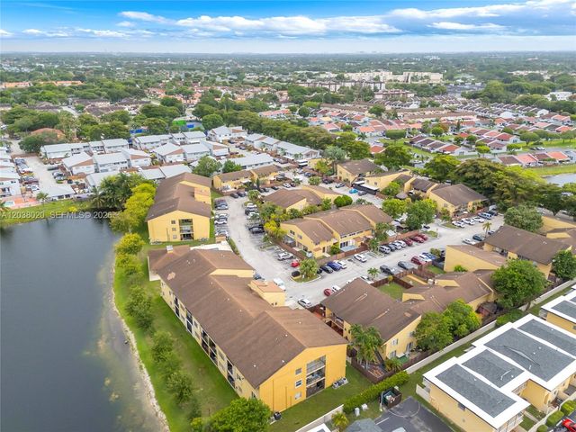 15470 SW 82nd Ln 327, Miami, FL 33193