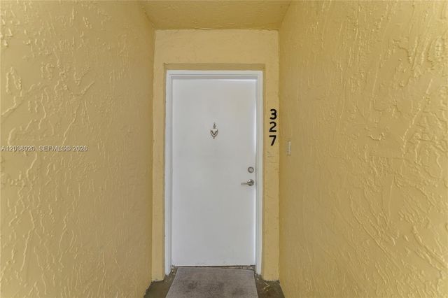 15470 SW 82nd Ln 327, Miami, FL 33193