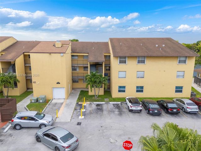 15470 SW 82nd Ln 327, Miami, FL 33193