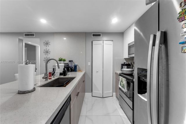 15470 SW 82nd Ln 327, Miami, FL 33193