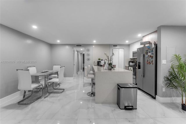 15470 SW 82nd Ln 327, Miami, FL 33193