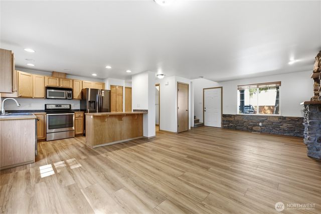 808 28th Avenue SE, Puyallup, WA 98374