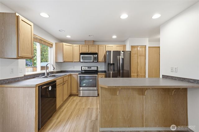 808 28th Avenue SE, Puyallup, WA 98374