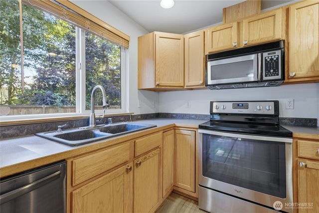 808 28th Avenue SE, Puyallup, WA 98374