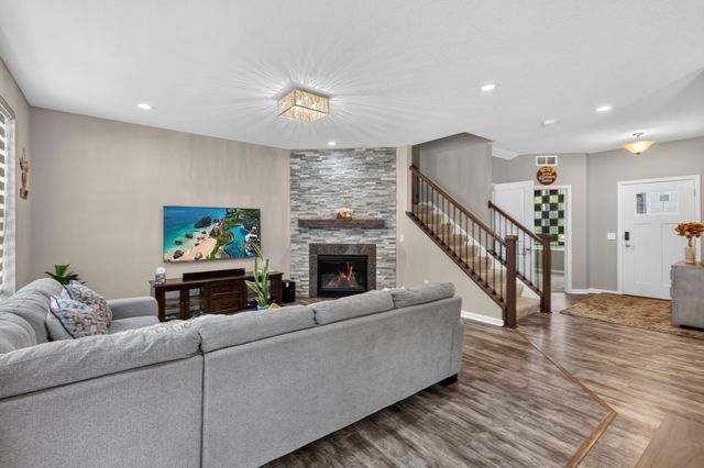 524 Aidan Cove, Eagan, MN 55123