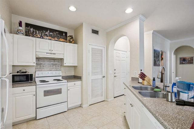 860 N ORANGE AVENUE 112, Orlando, FL 32801