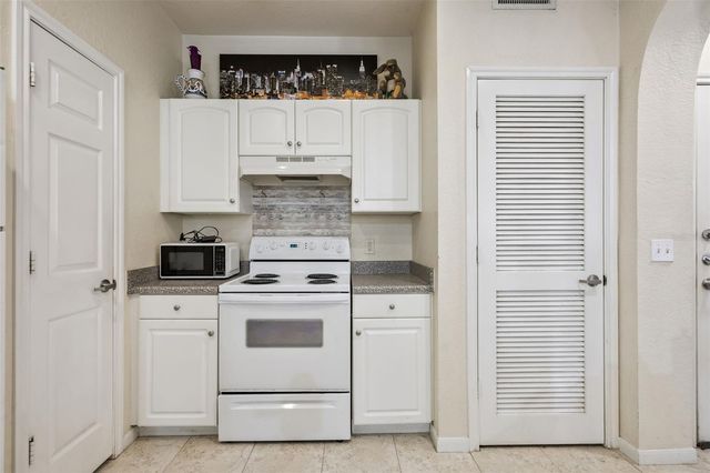 860 N ORANGE AVENUE 112, Orlando, FL 32801