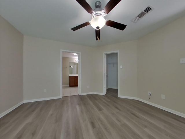 332 Summer Horse Drive, La Marque, TX 77568