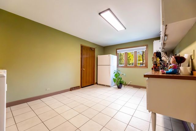 11712 S Glen Road, Palos Park, IL 60464