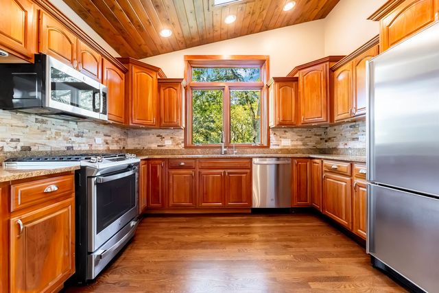 11712 S Glen Road, Palos Park, IL 60464