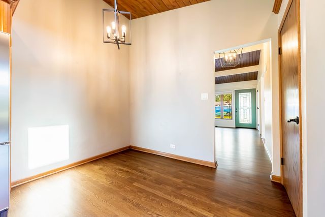 11712 S Glen Road, Palos Park, IL 60464