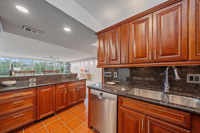 100 SANDS POINT ROAD 303, Longboat Key, FL 34228