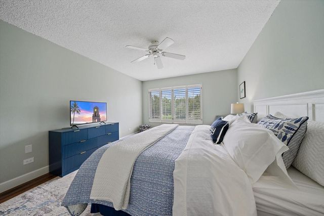 100 SANDS POINT ROAD 303, Longboat Key, FL 34228