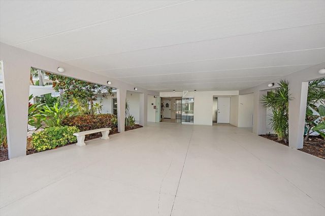 100 SANDS POINT ROAD 303, Longboat Key, FL 34228