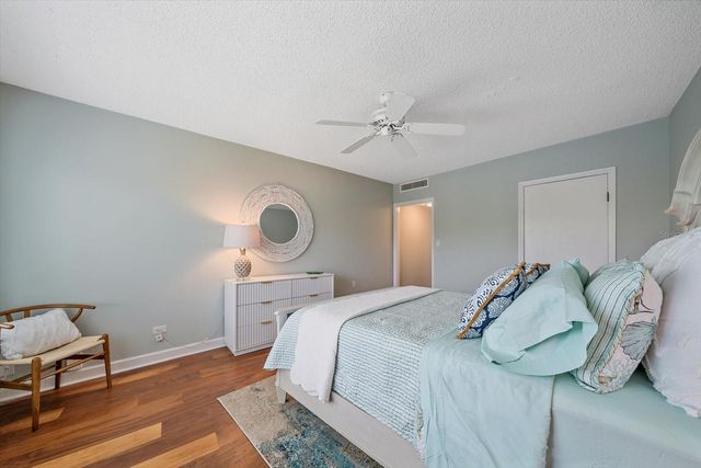 100 SANDS POINT ROAD 303, Longboat Key, FL 34228