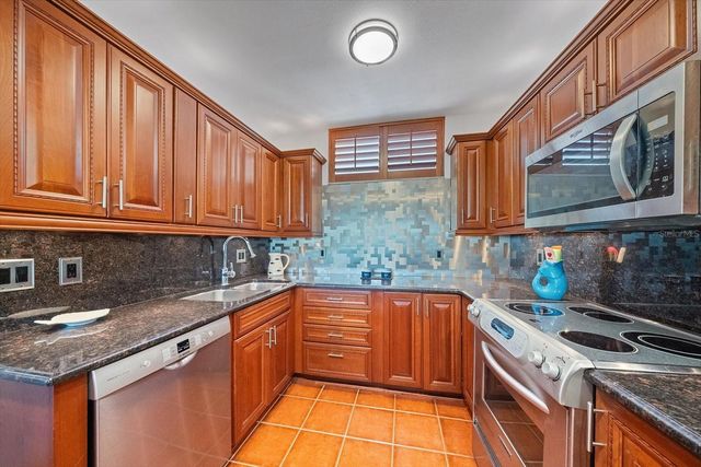 100 SANDS POINT ROAD 303, Longboat Key, FL 34228