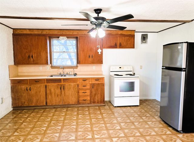 6902 Turner Drive, Brownwood, TX 76801