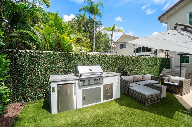 2550 NW 52nd Street, Boca Raton, FL 33496