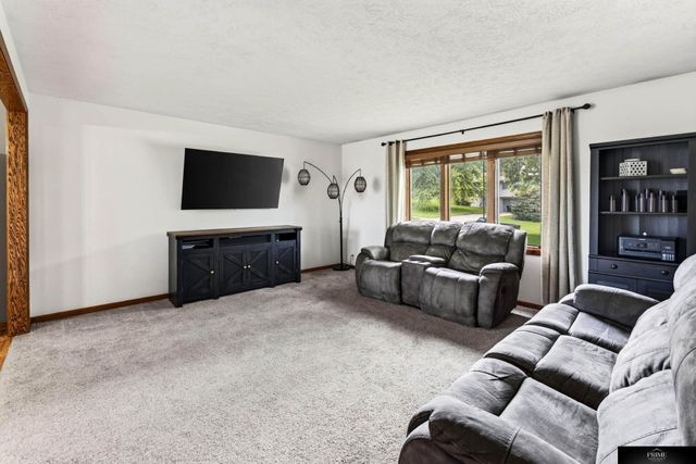 2212 N 191 Avenue, Elkhorn, NE 68022