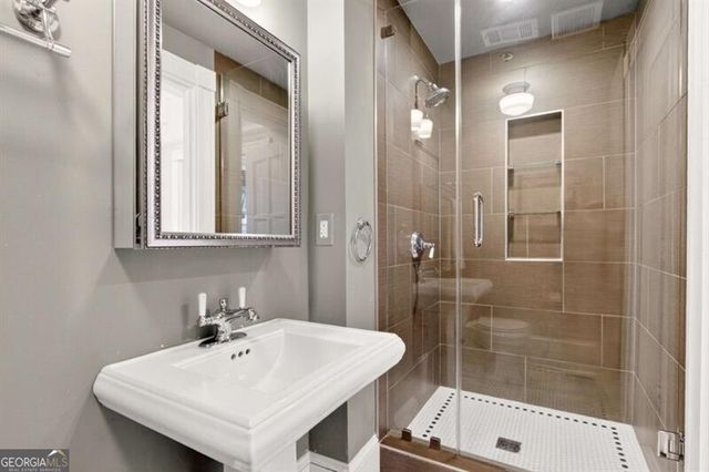 81 Peachtree Place NE 6, Atlanta, GA 30309