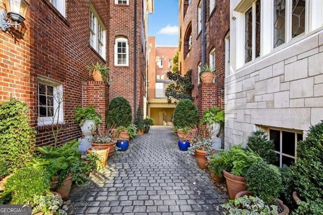 81 Peachtree Place NE 6, Atlanta, GA 30309