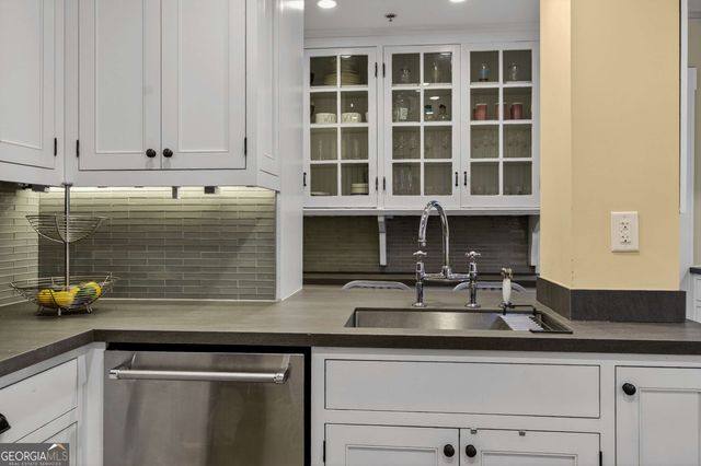 81 Peachtree Place NE 6, Atlanta, GA 30309