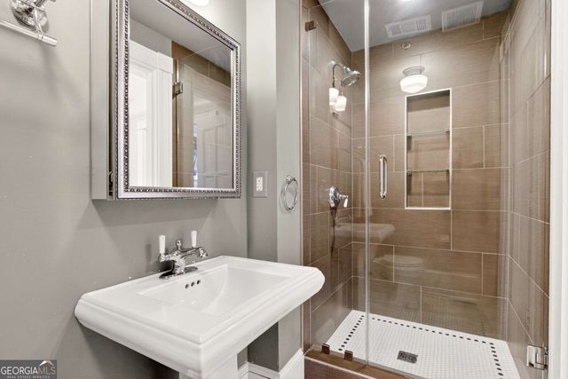 81 Peachtree Place NE 6, Atlanta, GA 30309