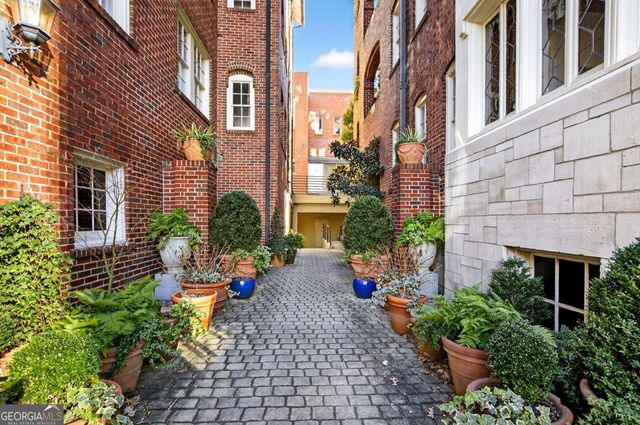 81 Peachtree Place NE 6, Atlanta, GA 30309