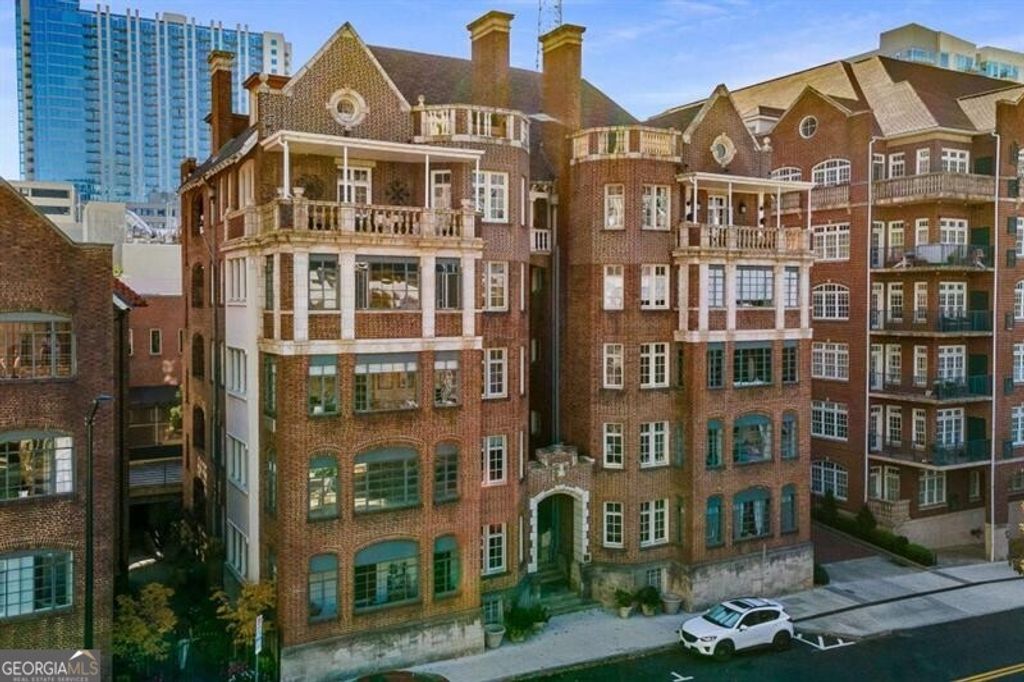 81 Peachtree Place NE 6, Atlanta, GA 30309