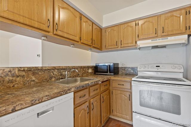 14200 Ivanhoe Drive, Sterling Heights, MI 48312