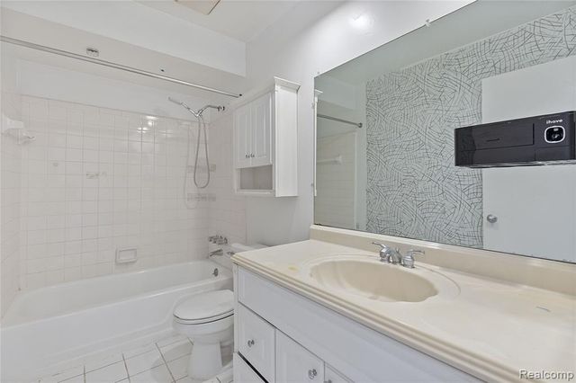 14200 Ivanhoe Drive, Sterling Heights, MI 48312