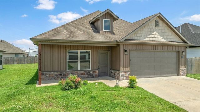 1130 Sunshine Court, Centerton, AR 72719