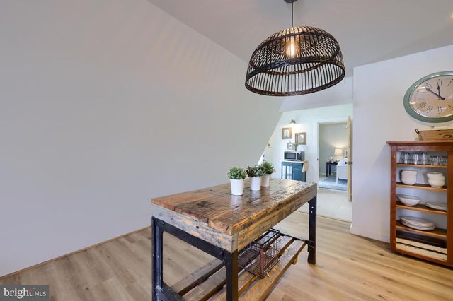 1770 WINDY HILL RD, Lancaster, PA 17602