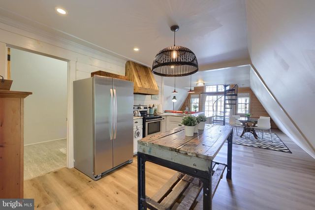 1770 WINDY HILL RD, Lancaster, PA 17602