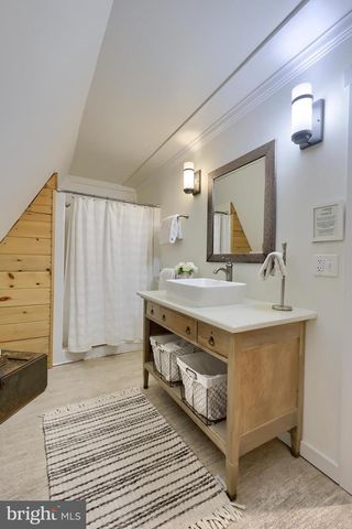 1770 WINDY HILL RD, Lancaster, PA 17602