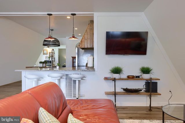 1770 WINDY HILL RD, Lancaster, PA 17602