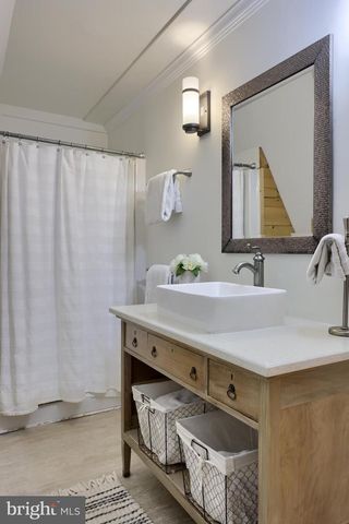 1770 WINDY HILL RD, Lancaster, PA 17602