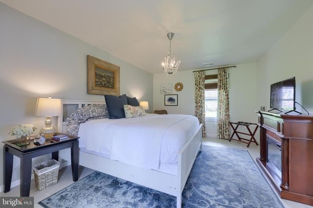 1770 WINDY HILL RD, Lancaster, PA 17602