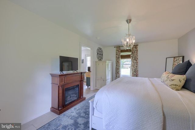 1770 WINDY HILL RD, Lancaster, PA 17602