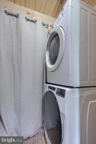 1770 WINDY HILL RD, Lancaster, PA 17602