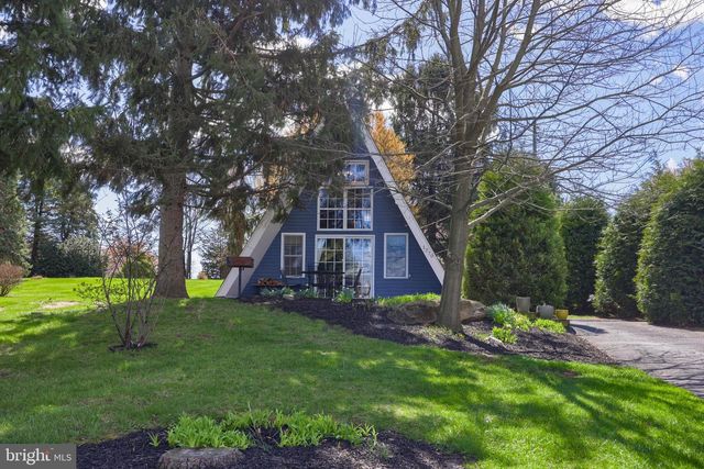 1770 WINDY HILL RD, Lancaster, PA 17602