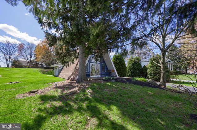 1770 WINDY HILL RD, Lancaster, PA 17602